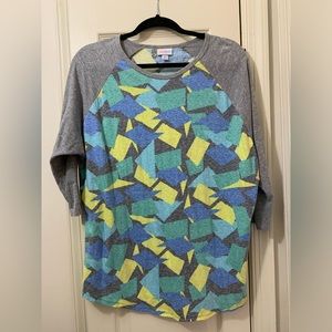 LuLaRoe Randy shirt 3XL shapes print w/gray sleeves NWOT
